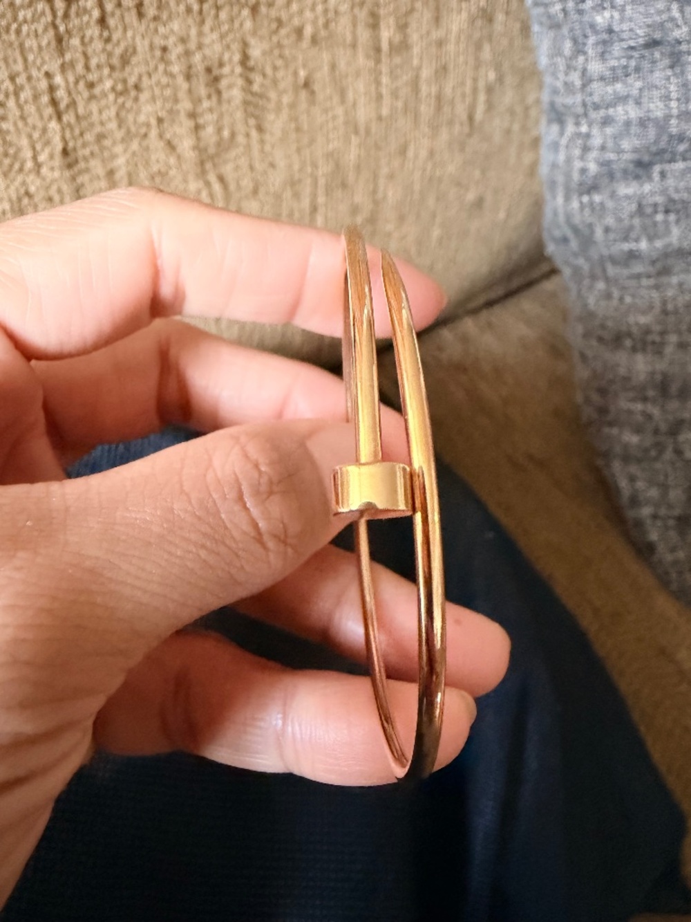 Nail bangle 7inches 18k real gold 3.2 grams
